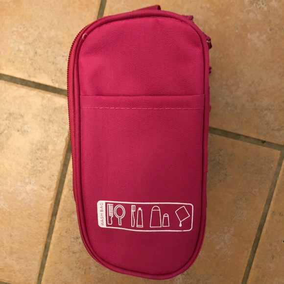 NWOT Pink Make Up Bag With Hanger - Picture 3 of 4
